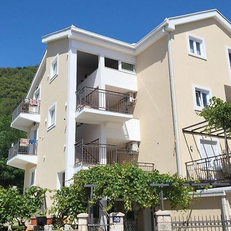 Apartmani Mia Sorajic Petrovac Eksteriør billede