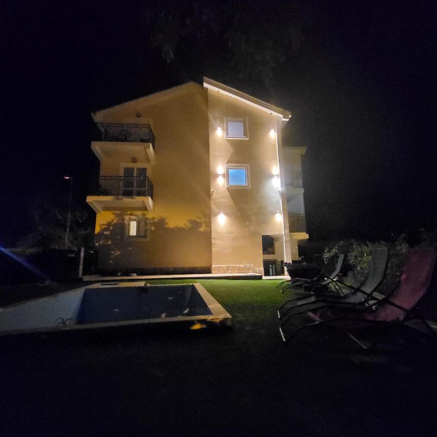 Apartmani Mia Sorajic Petrovac Eksteriør billede