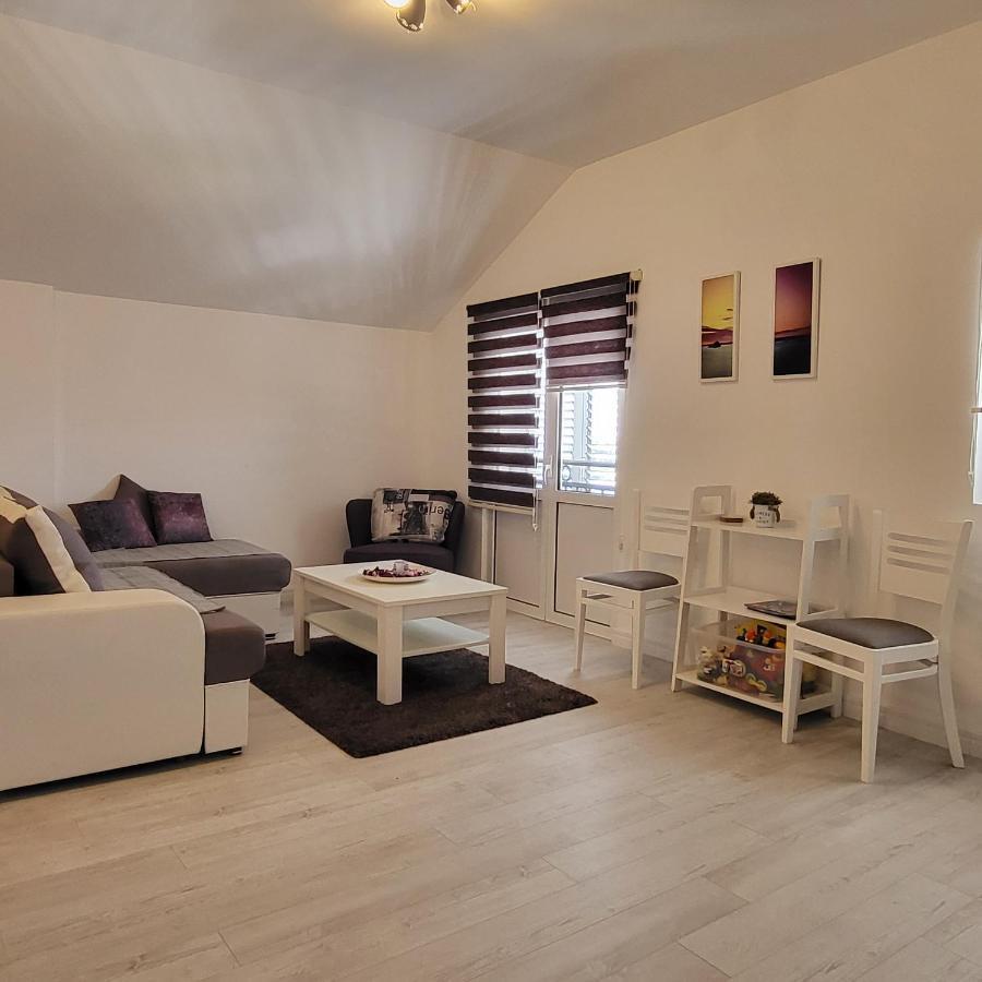 Apartmani Mia Sorajic Petrovac Eksteriør billede
