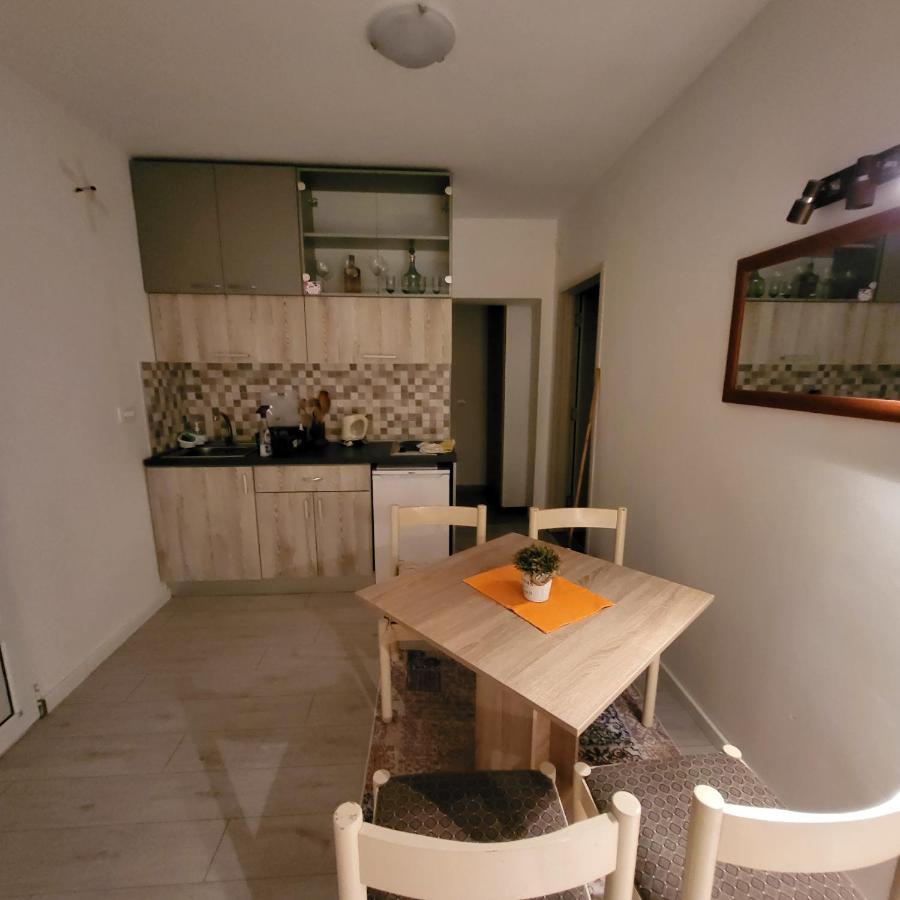 Apartmani Mia Sorajic Petrovac Eksteriør billede